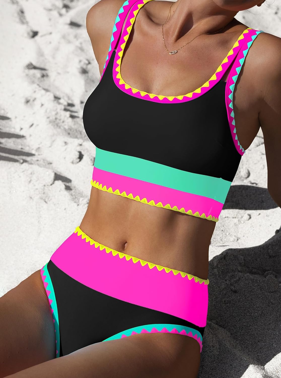 Bikiny s okamžitým zkráceným topem Lucy