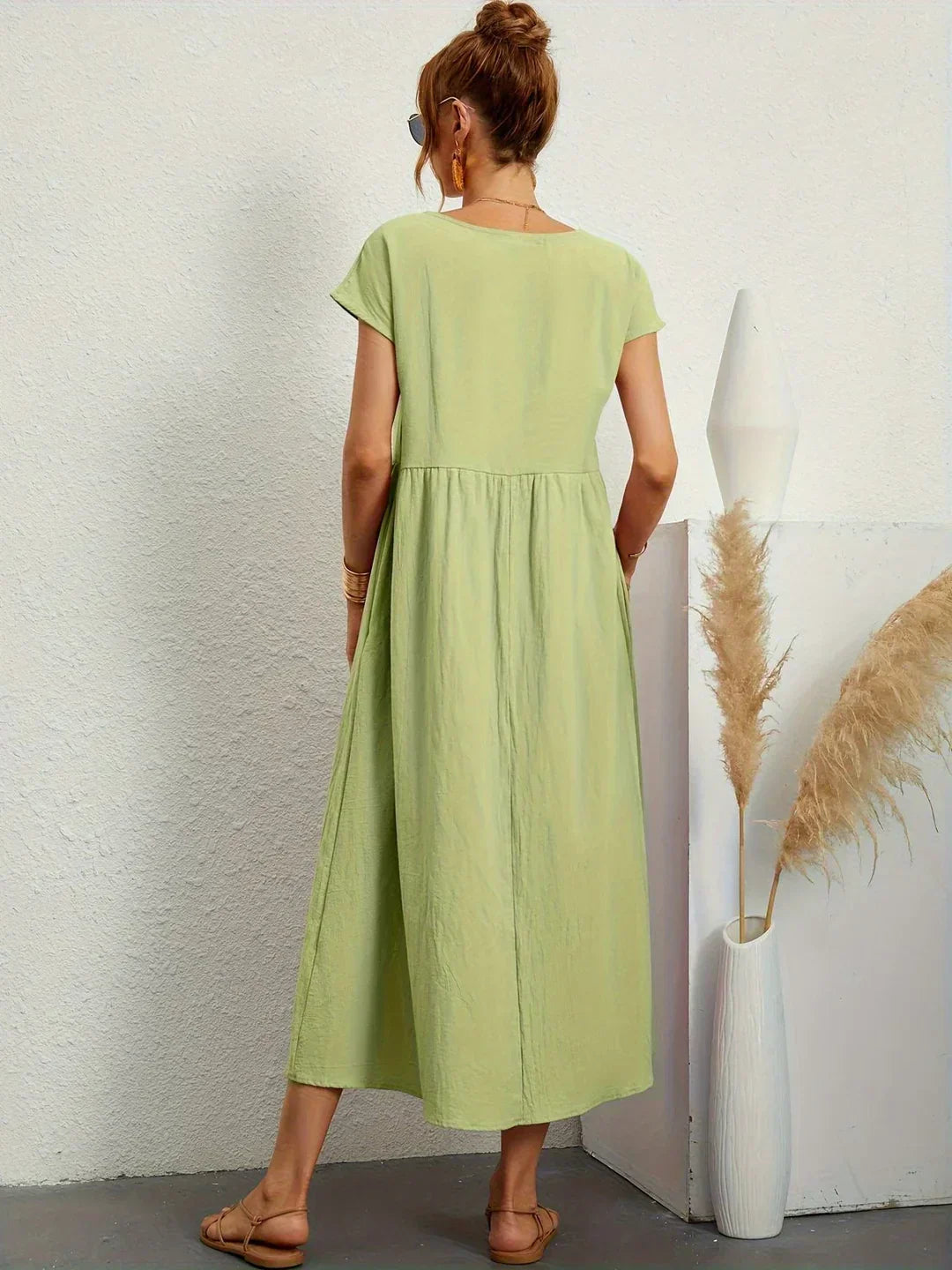 Gabrielle | Elegantní midi šaty s nadčasovým designem